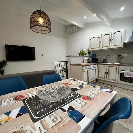 Duplex T3 Climatisé Plein Centre Terrasse Vue La Ciotat
