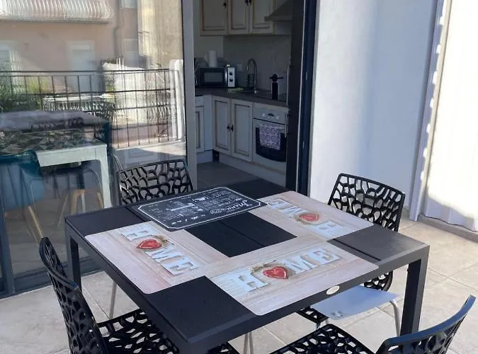 Duplex 2 Chambres, Avec Terrasse - Soleil Levant Apartment *